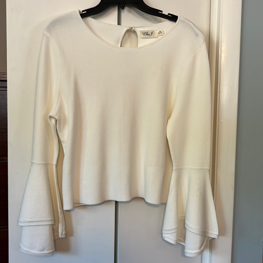 Gotta love a fabulous sleeve!  Bell sleeve Eliza J sweater top.  Size L